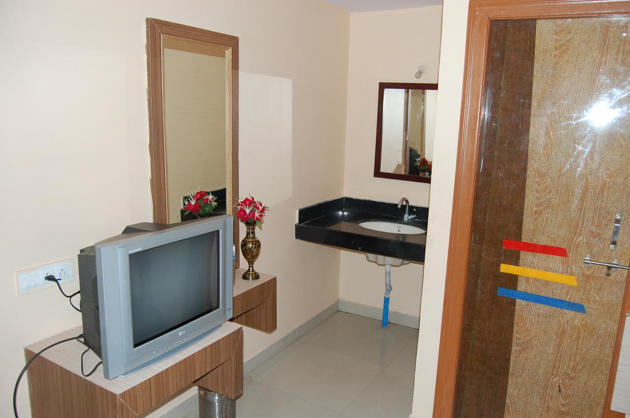 Hotel Utsav Shirdi Exterior photo