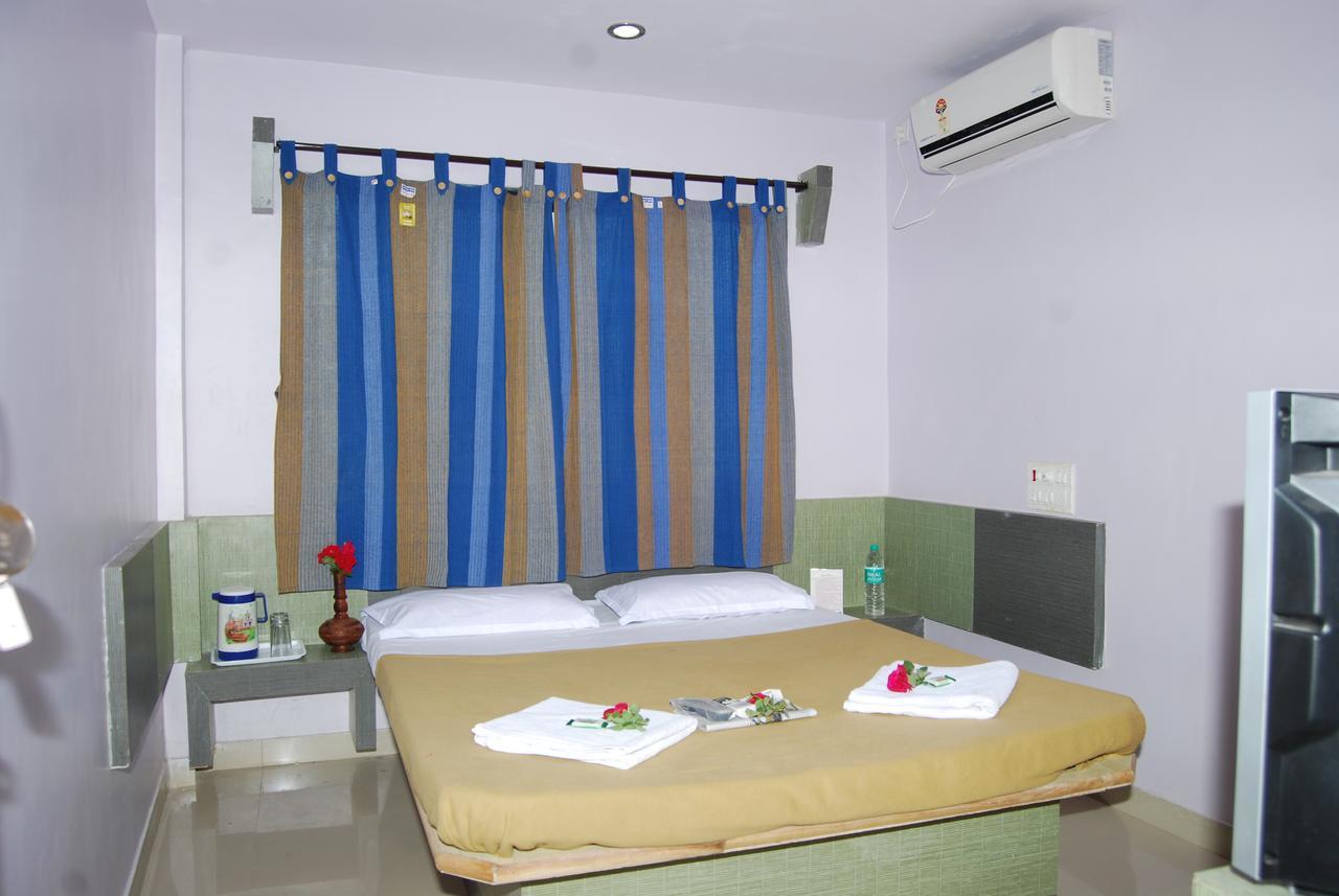 Hotel Utsav Shirdi Exterior photo