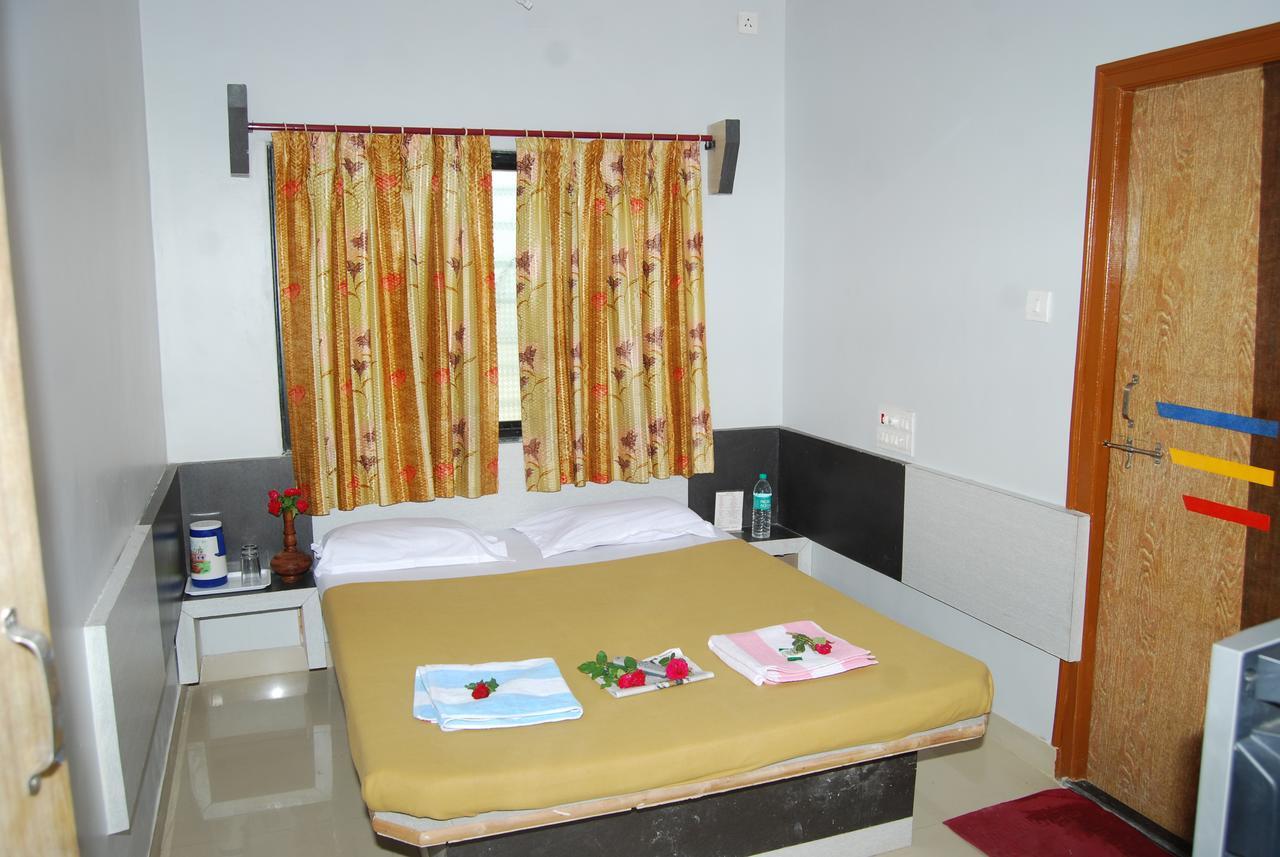 Hotel Utsav Shirdi Exterior photo